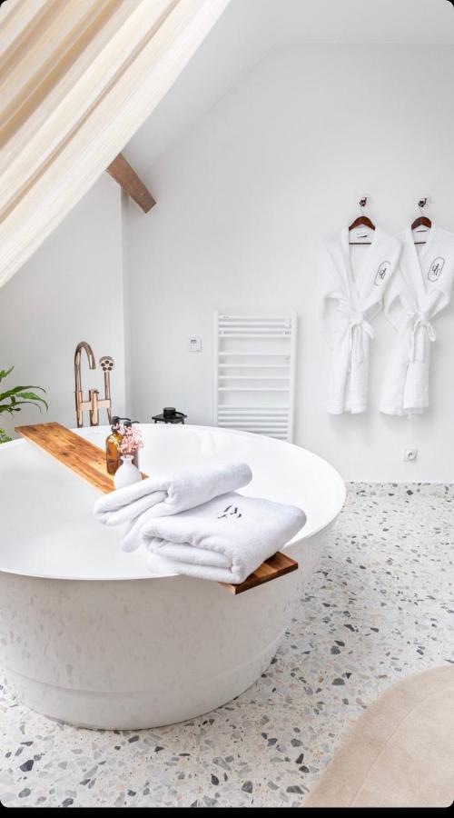 La Grande Maison Lgm Lesches 외부 사진